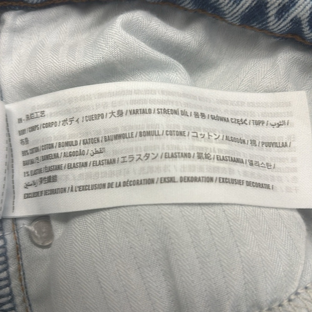 ABERCROMBIE & FITCH Distressed Light Wash Mom Short - Picture 3 of 9